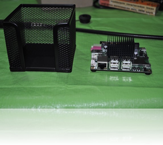 Kalemlik setinin parçasını Odroid-X2 ile yan yana tutunca ne kadar uygun olduğunu sizde görebilirsiniz